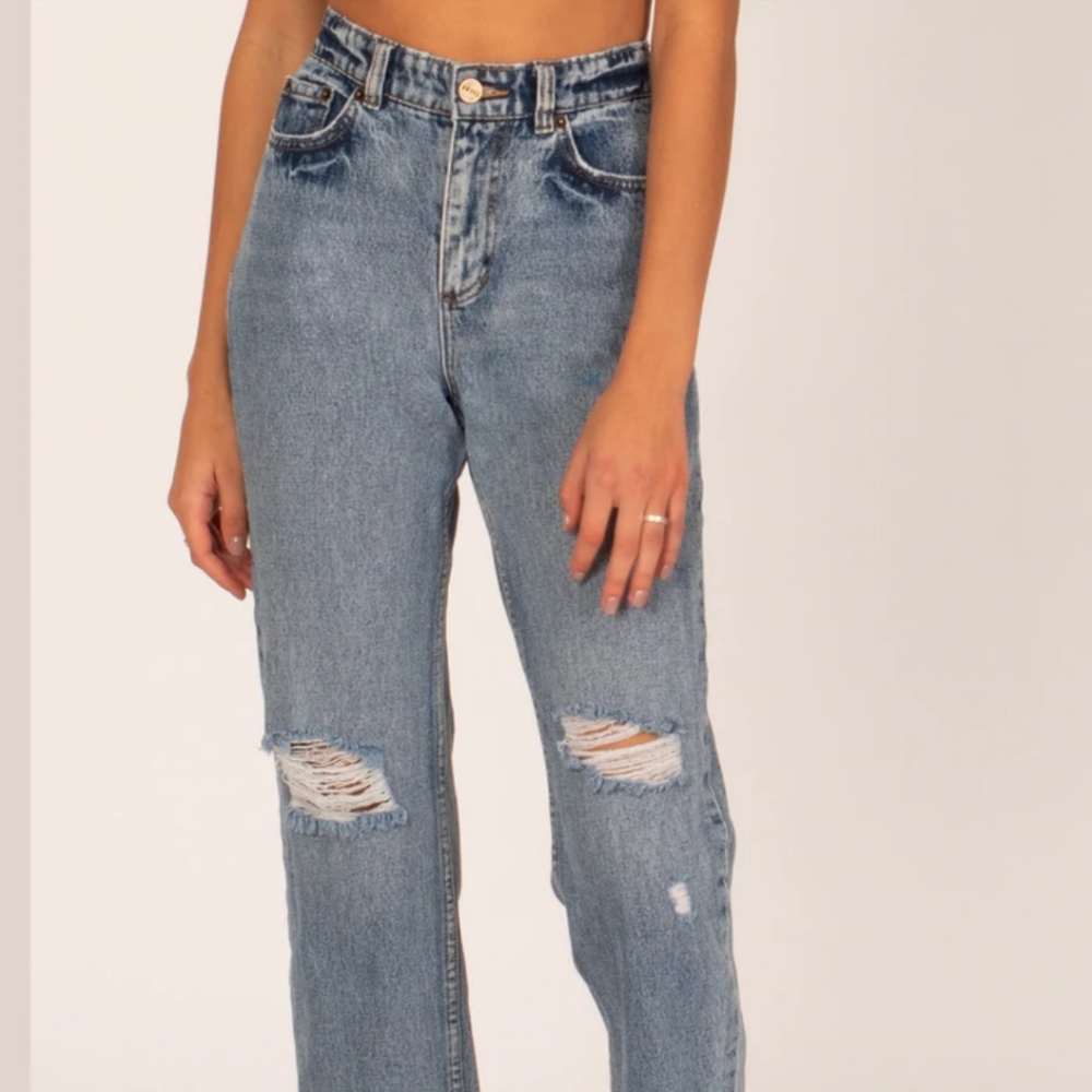 👖NEW Amuse Society Selena distressed jeans